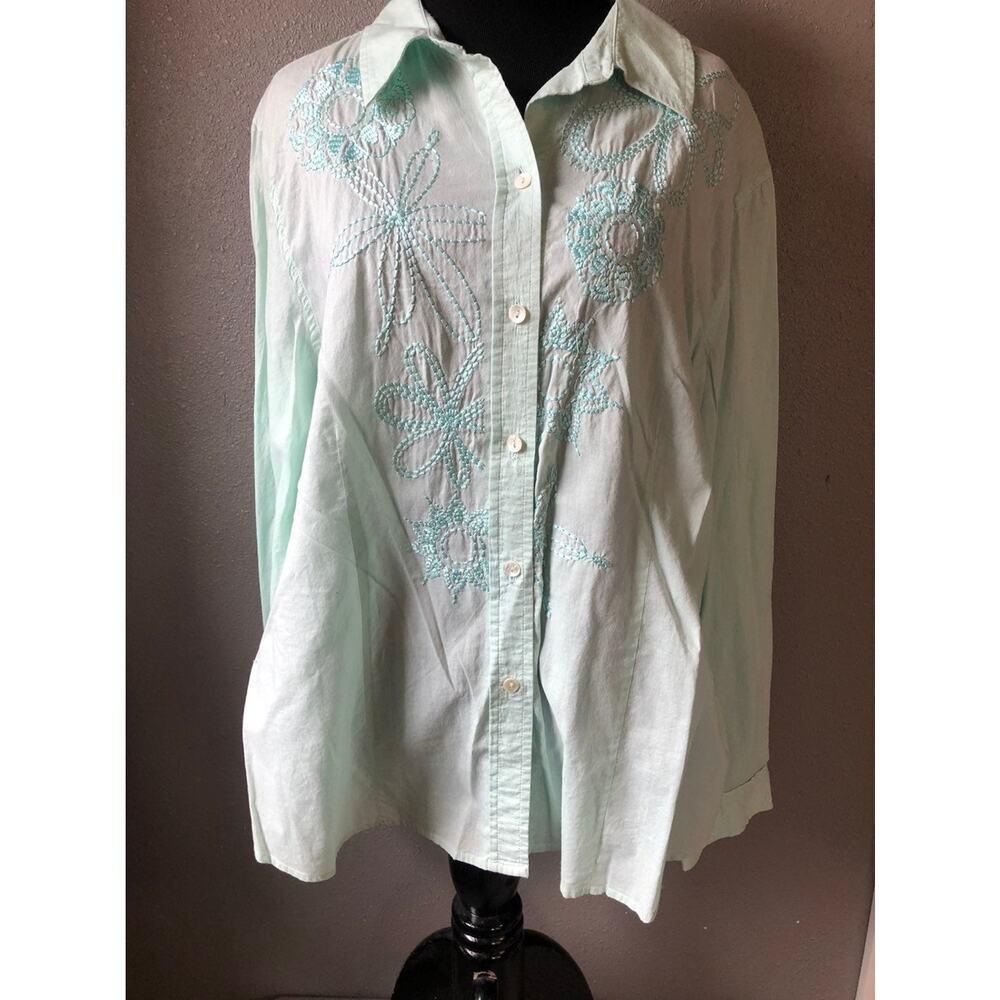 Chico's embroidered button up blouse size 3 (16/XL)